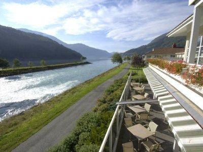 Отель Loenfjord Экстерьер фото