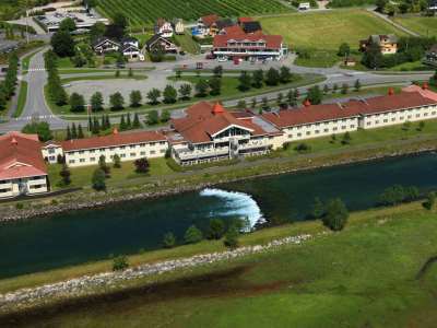 Отель Loenfjord Экстерьер фото